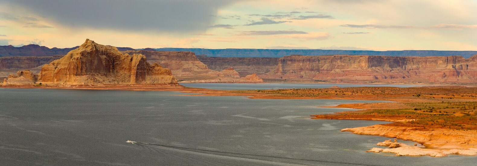power-generation-at-lake-powell-on-its-deathbed-with-drought