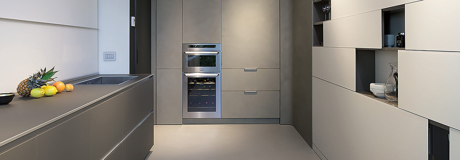 there-is-a-full-function-in-this-minimalist-kitchen-package