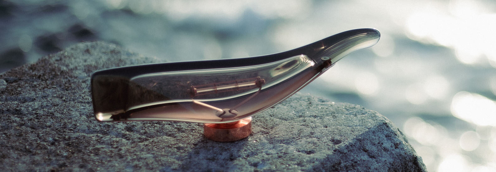 gorgeous-portable-lamp-mimics-the-body-of-a-whale