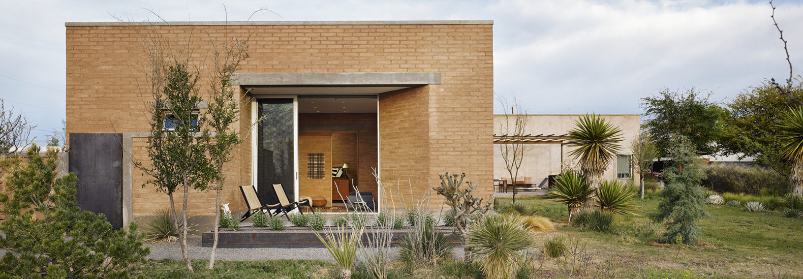 surround-yourself-in-the-desert-and-stars-in-this-home