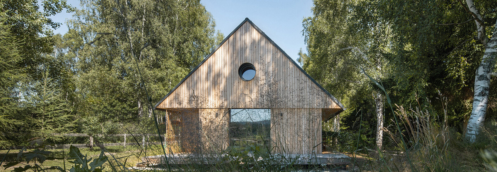 clt-clad-lakeside-cabin-is-the-getaway-we-all-want