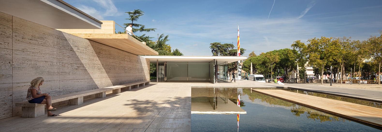 pavilion-explores-timber-architecture-in-barcelona