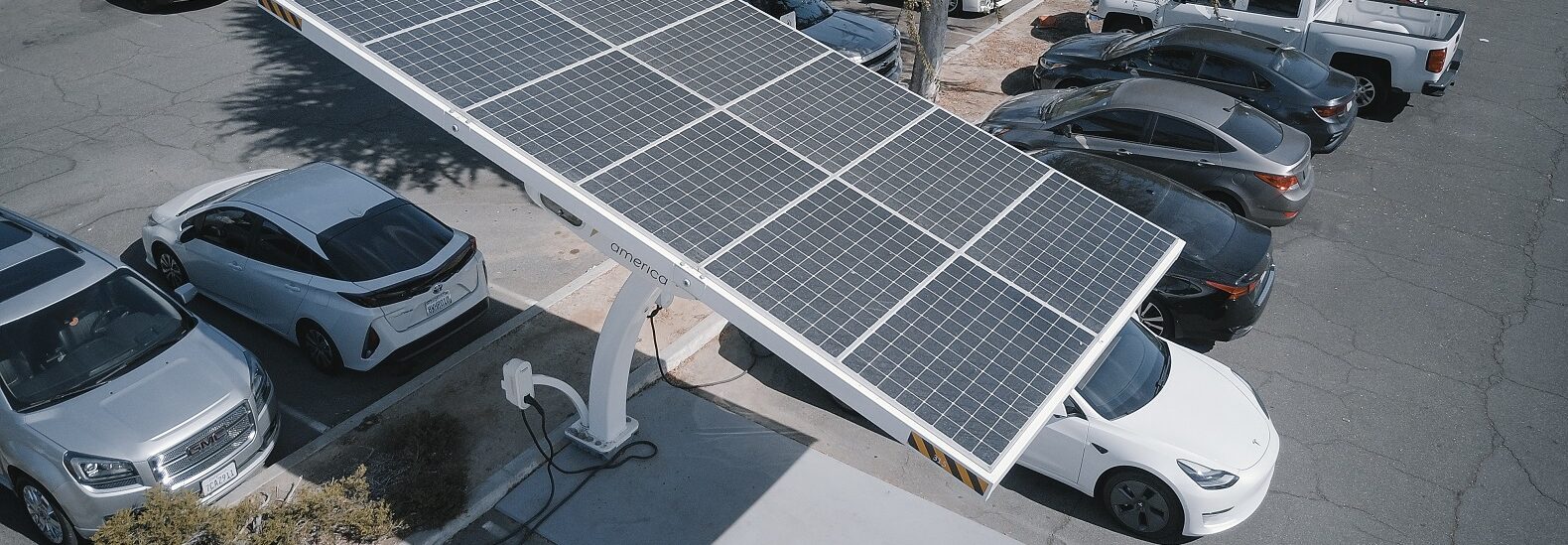 which-one-is-better:-solar-or-electric-cars?