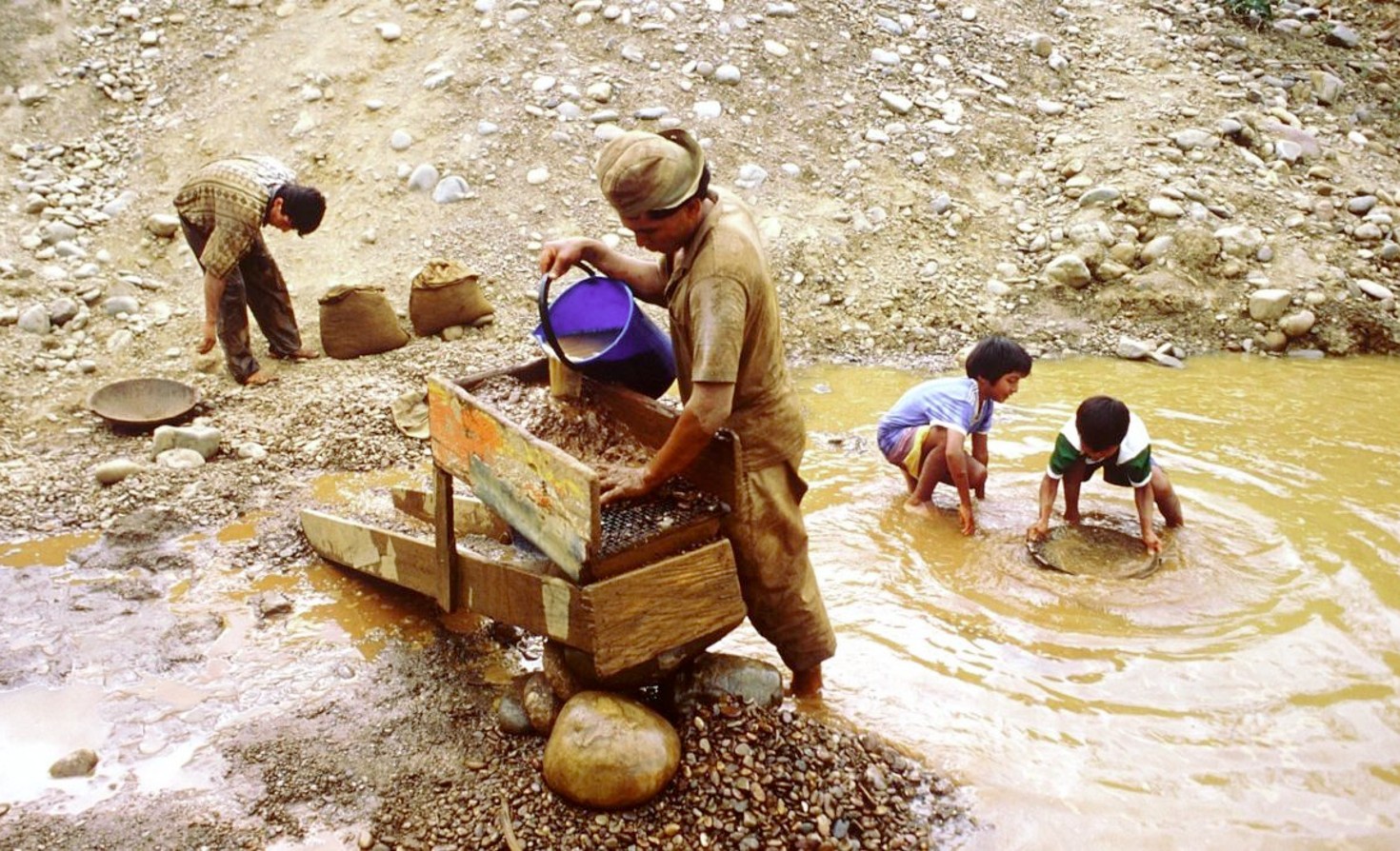 in-bolivia,-mercury-pollution-spreads-amid-a-surge-in-gold-mining