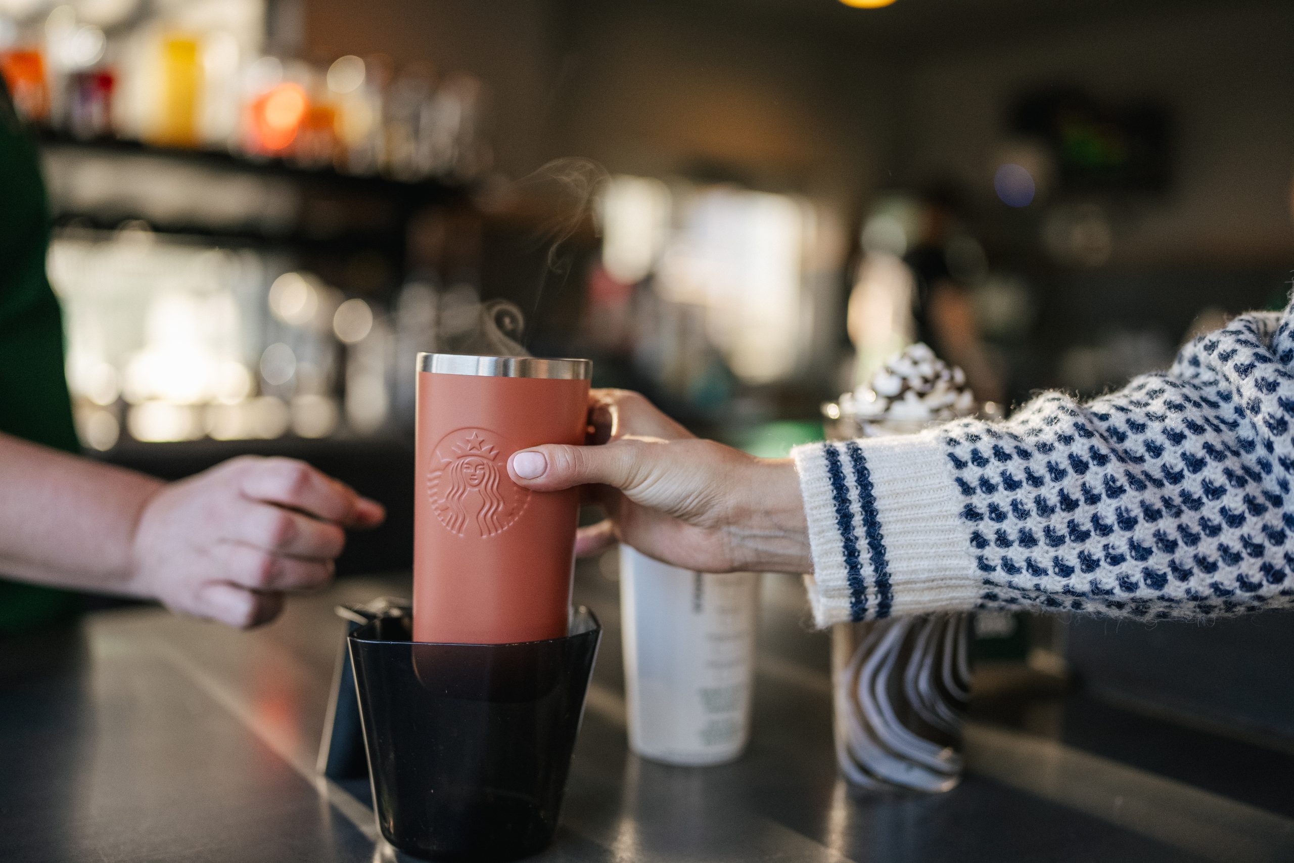 starbucks’-customers-in-the-us-and-canada-can-use-their-own-cups-for-all-orders
