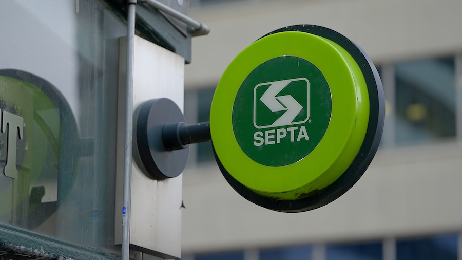 as-us-electric-bus-market-expands,-manufacturers-struggle-to-keep-up