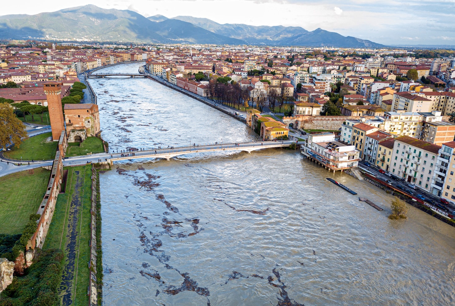 inside-gucci-parent-kering’s-ambitious-plan-to-reduce-water-related-business-risks
