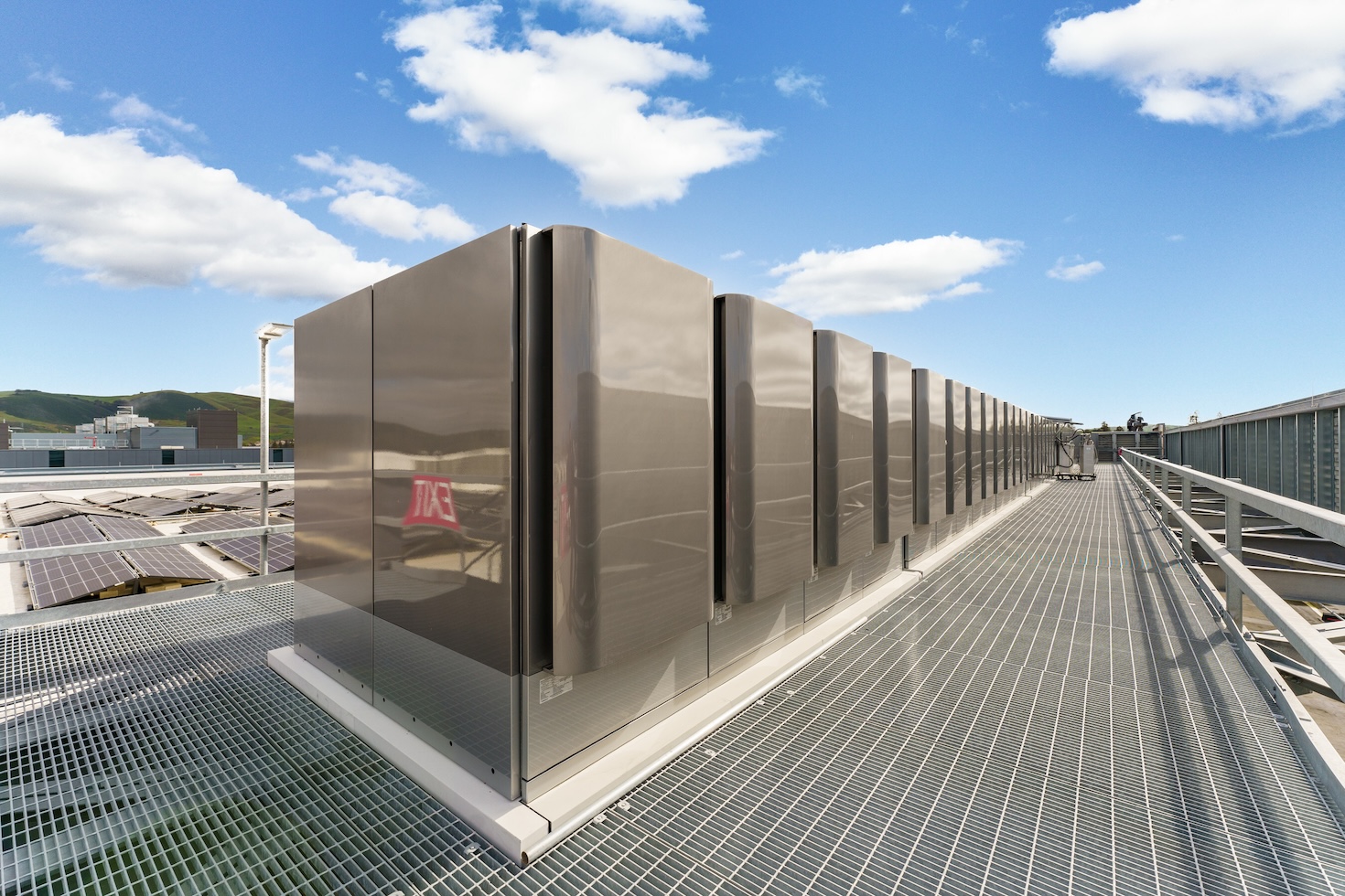 why-data-center-companies-equinix-and-oracle-are-buying-fuel-cells